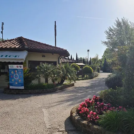 Comfortable Campsite-chalet G12 Tuscany Near Sea Chalet